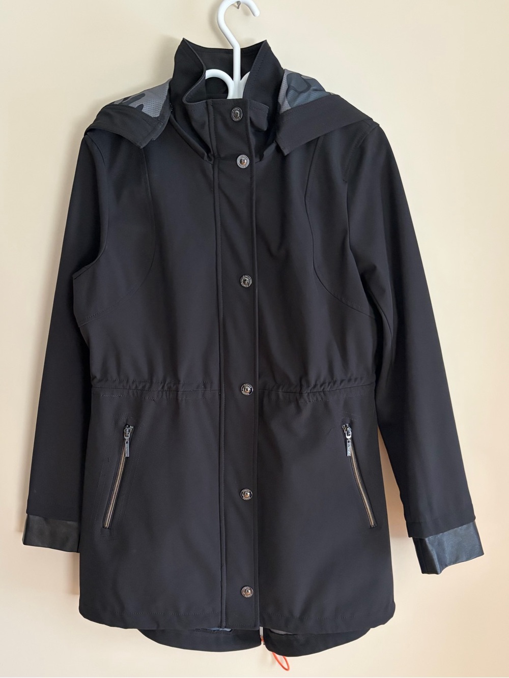Kensie size M hooded Anorak raincoat